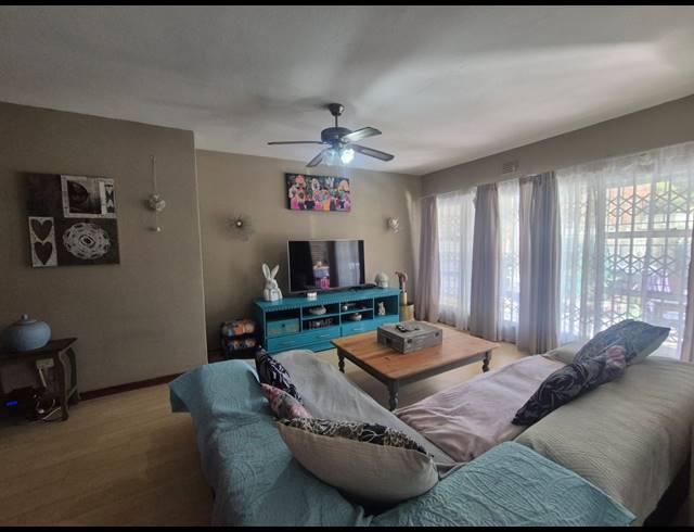 3 BEDROOM DUPLEX FOR SALE IN THREE RIVERS PROPER